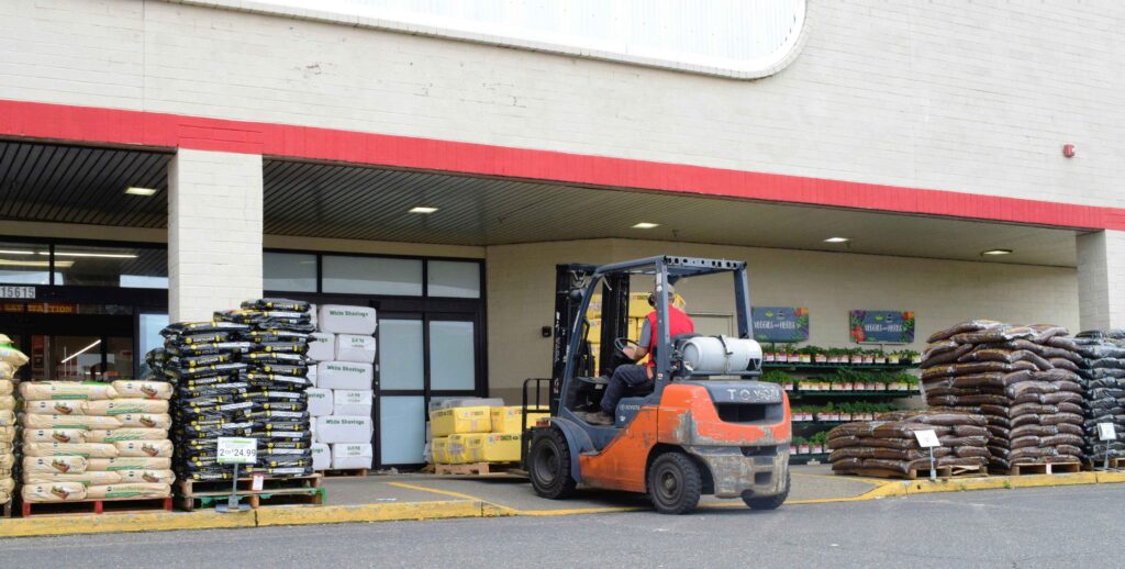Construction equipment tracking